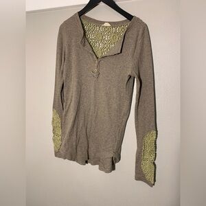 Hem & Thread long sleeve henley with lace-type accent